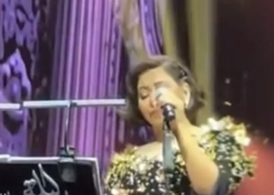 بالفيديو- شيرين عبد الوهاب تتوقف فجأة عن الغناء وتدخل في نوبة بكاء طويلة