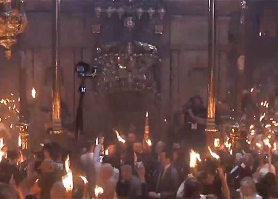 بالفيديو فيض النور المقدّس من قبر السيد يسوع المسيح في القدس