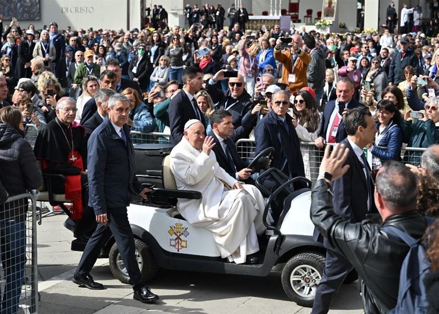 البابا فرنسيس حذّر من أخطار السياحة المفرطة على البيئة!