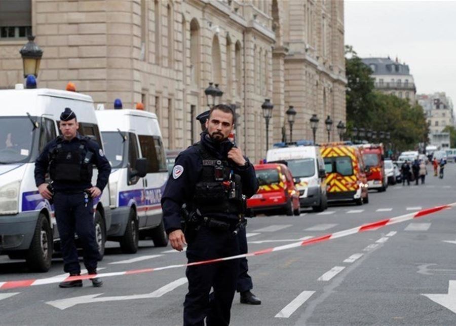 شرطيون يطلقون النار على سيارة حاولت صدمهم في باريس ومقتل اثنين بداخلها