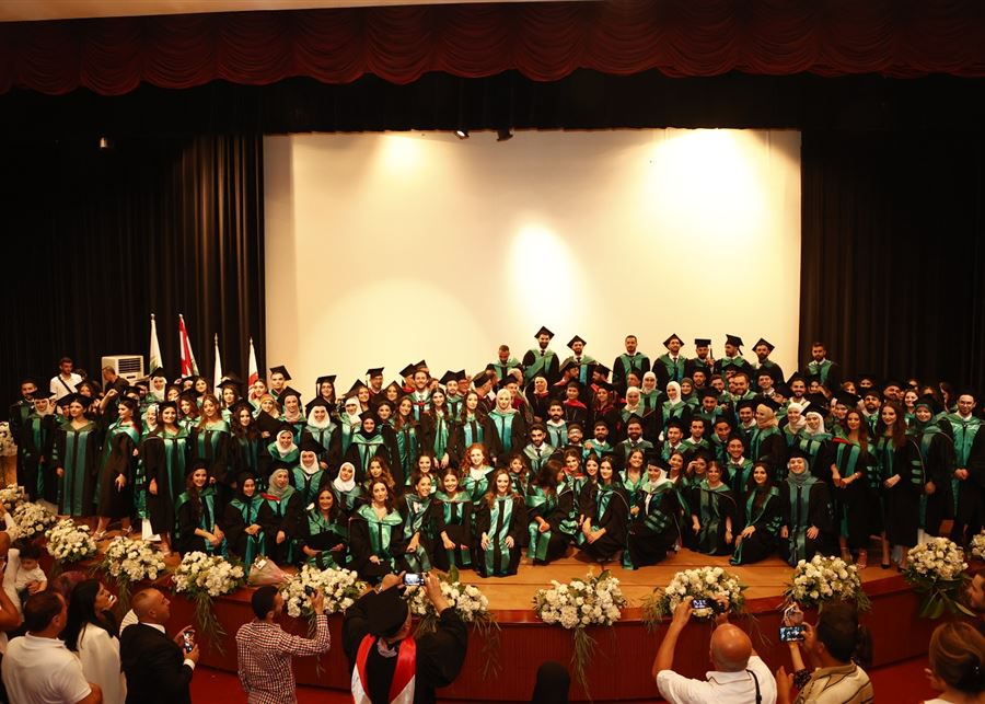 كلية العلوم الطبية تحتفل بتخرّج طلابها... بخاش:  إلى التشبٌث بأرض الوطن