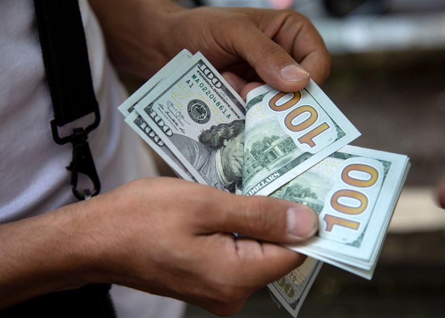 ارتفاع الدولار: لماذا "يلمّ" سلامة مليار$؟ 