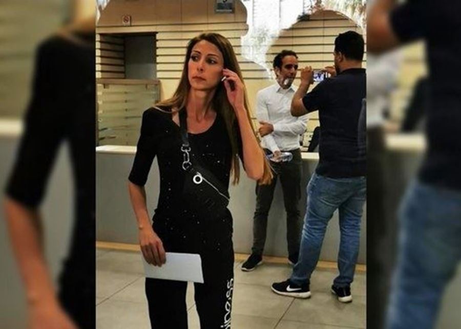 نائبة لبنانية تعتصم داخل مصرف.. واقتحامات متكررة للبنوك اليوم!