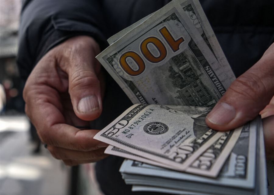 الحكومة تتهرّب من “الدولار المصرفيّ”: هل يكتفي المودعون بـ150$؟  