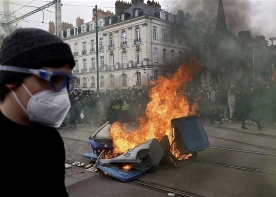 احتجاجات باريس في يومها العاشر ... صدامات بين الشرطة ومتظاهرين والحوار في طريق مسدود