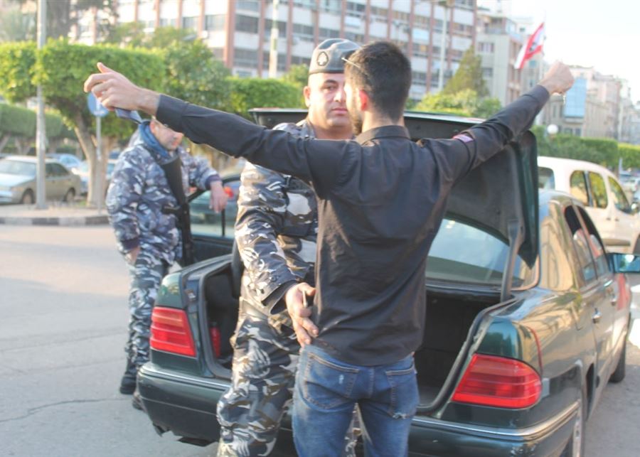 (بالصور) عناصر من سرية درك طرابلس أثناء قيامها بمهمة حفظ أمن ونظام  