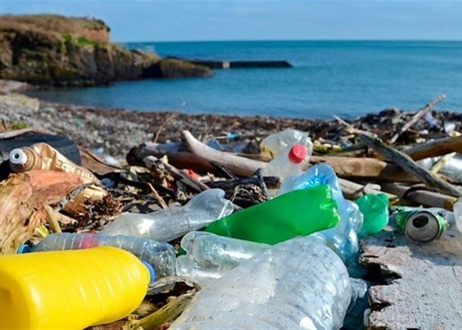 النفايات البلاستيكيّة تجتاح لبنان بحراً وبرّاً... وتداعياتها خطرة جداً!