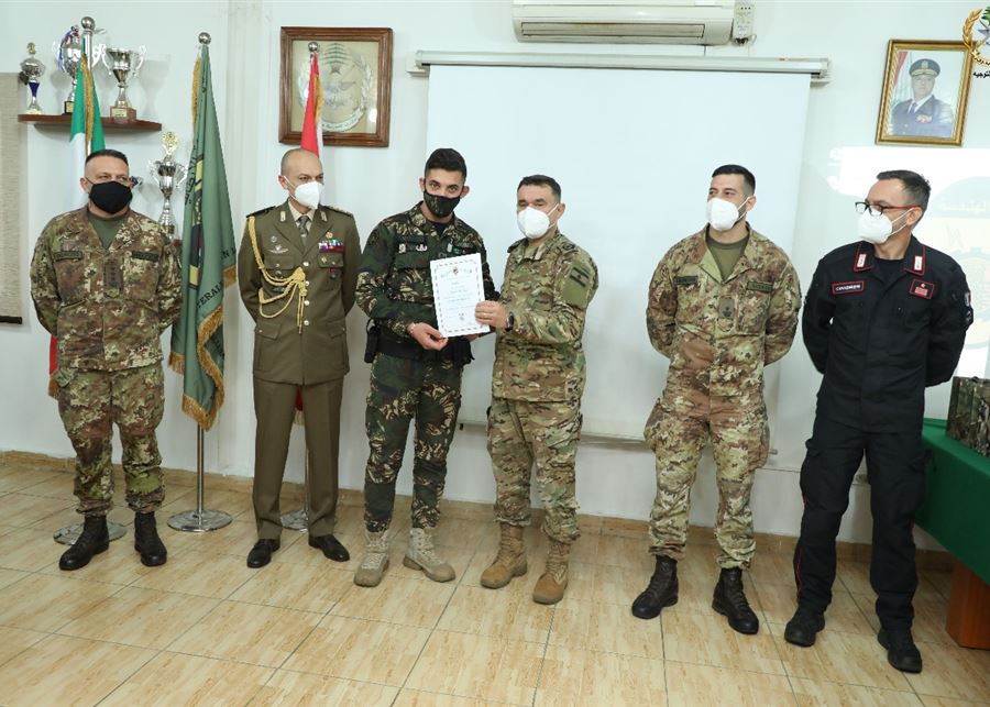 الجيش: حفل تخريج وتوزيع إفادات على عسكريين من فوج الهندسة