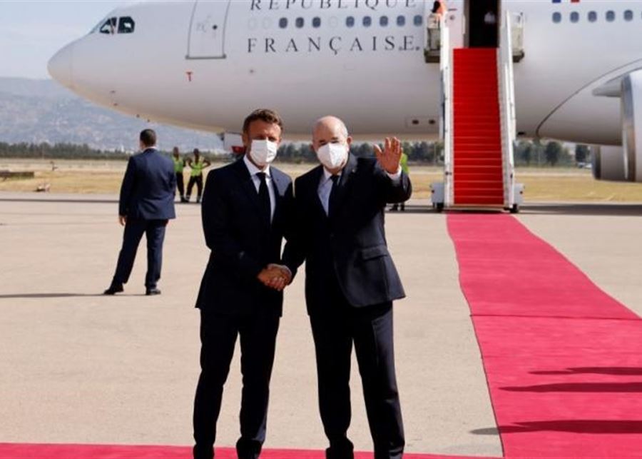 ماكرون يصل الجزائر "لإعادة بناء العلاقات الثنائية"