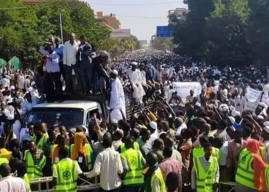السودان.. حشود بشرية تجتاح شوارع أكثر من 20 مدينة