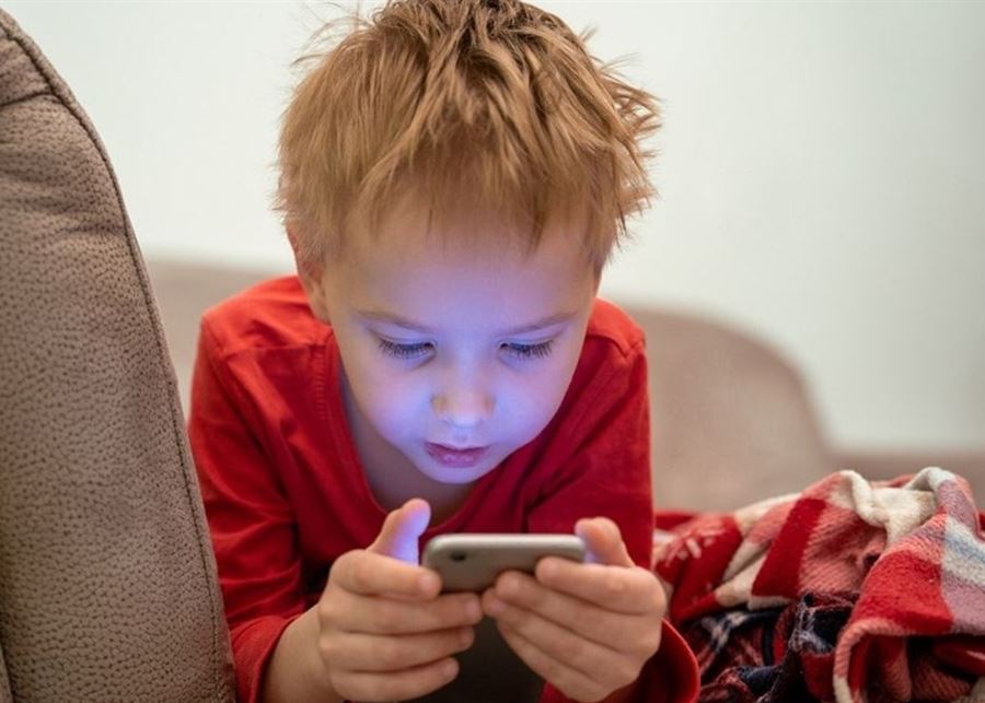دراسة تدُق ناقوس الخطر... ربع الأطفال بين 5-7 سنوات يمتلكون هواتف! 