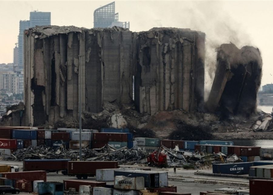  لبنانيون يتساءلون: لماذا انهارت الصوامع في ذكرى الانفجار؟
