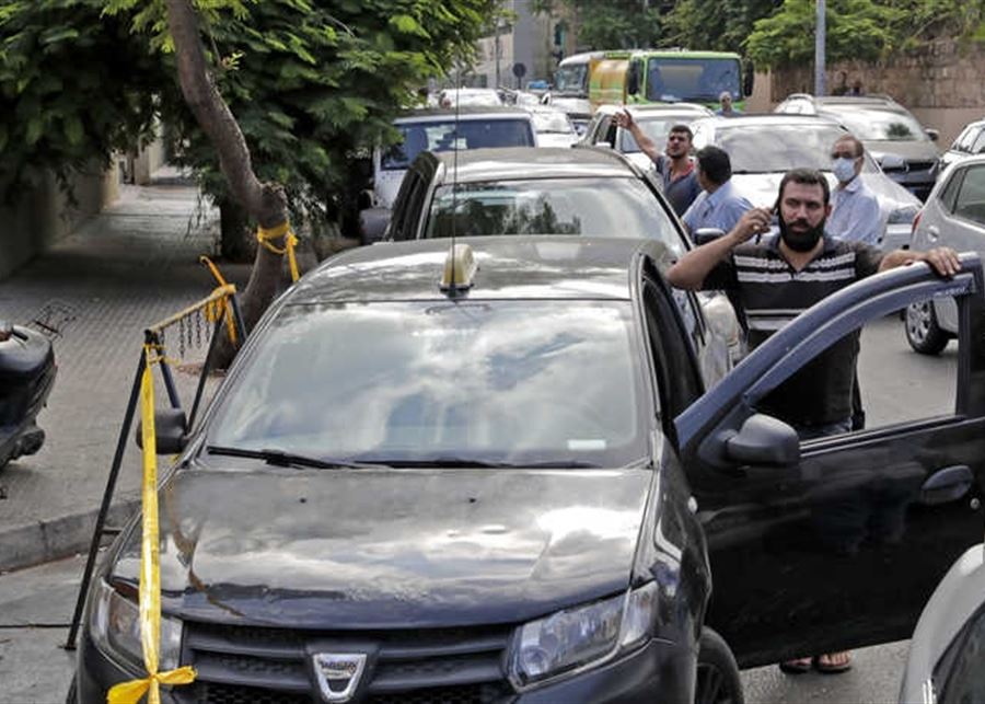 غالوب: الأزمة الاقتصادية والسياسية تدفع اللبنانيين للهجرة
