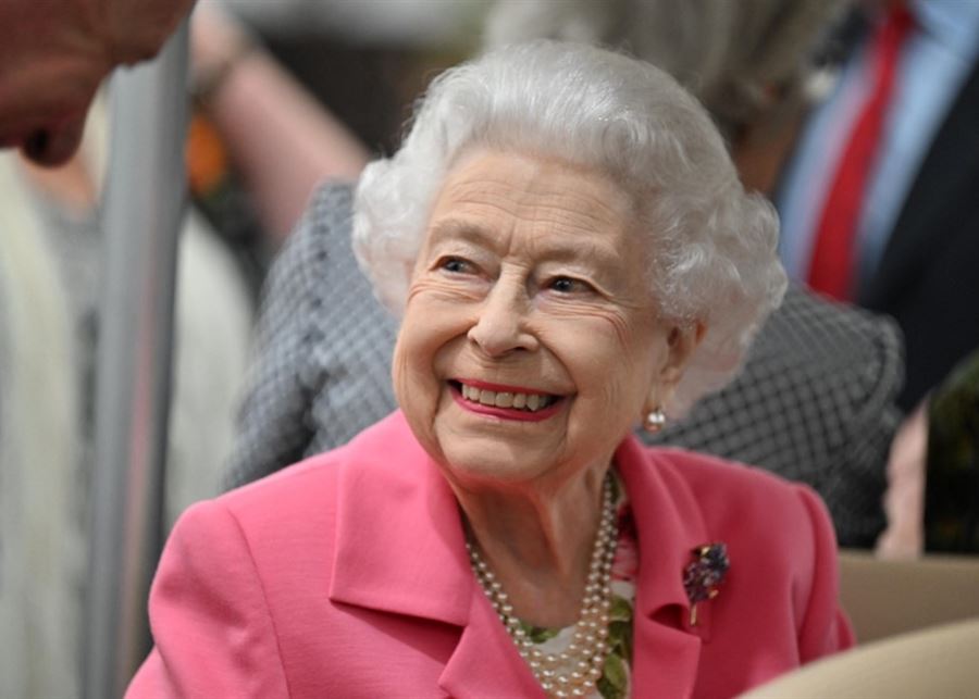 بالصور.. الملكة إليزابيث تزور معرض تشيلسي للزهور 