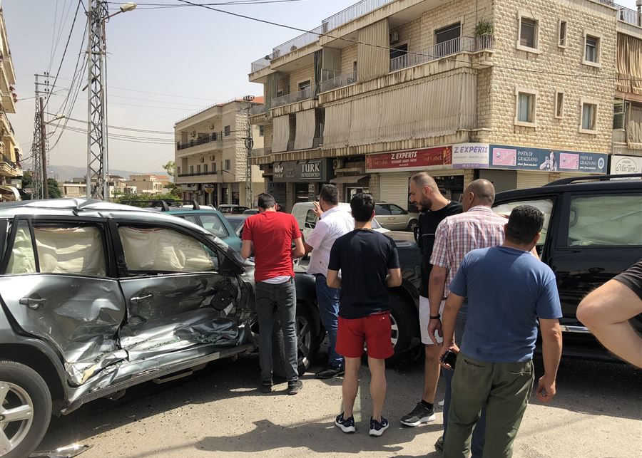 جريح في حادث سير على طريق حوش الأمراء- البساتين (صور وفيديو)