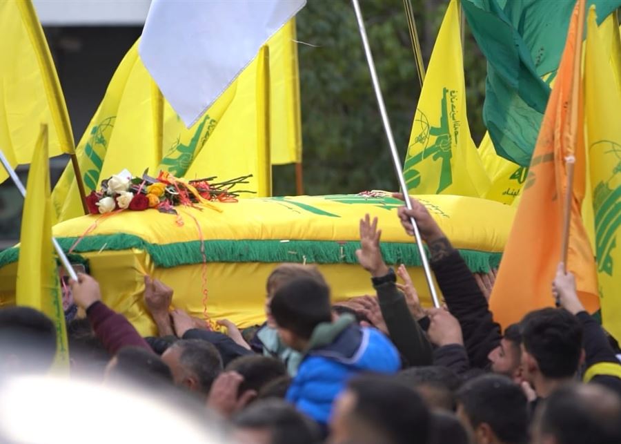 "حزب الله" وأهالي بلدة تفاحتا يشيعون الشهيد هادي علي رضا في بلدته   