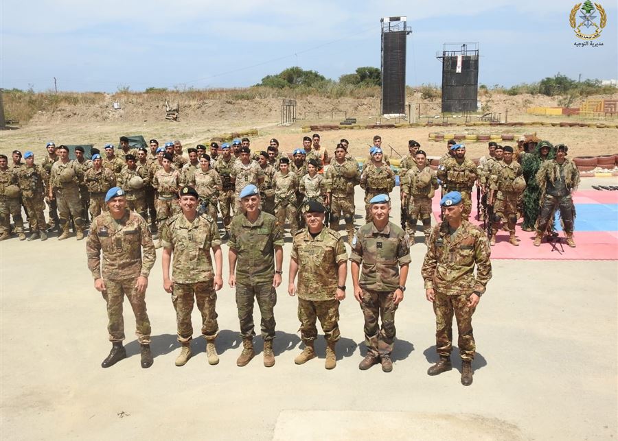الجيش: حفل تخريج وتوزيع إفادات على عسكريين من لواء المشاة الخامس