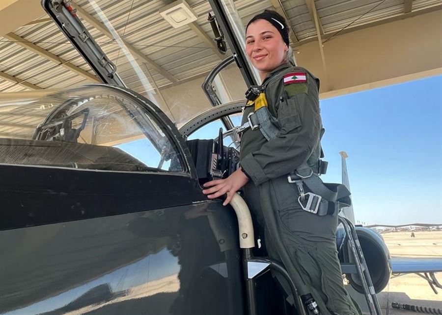 بالصور جنى صادر اول  امرأة في الجيش تبدأ مسيرتها المهنية بطائرة القتال الهجومية