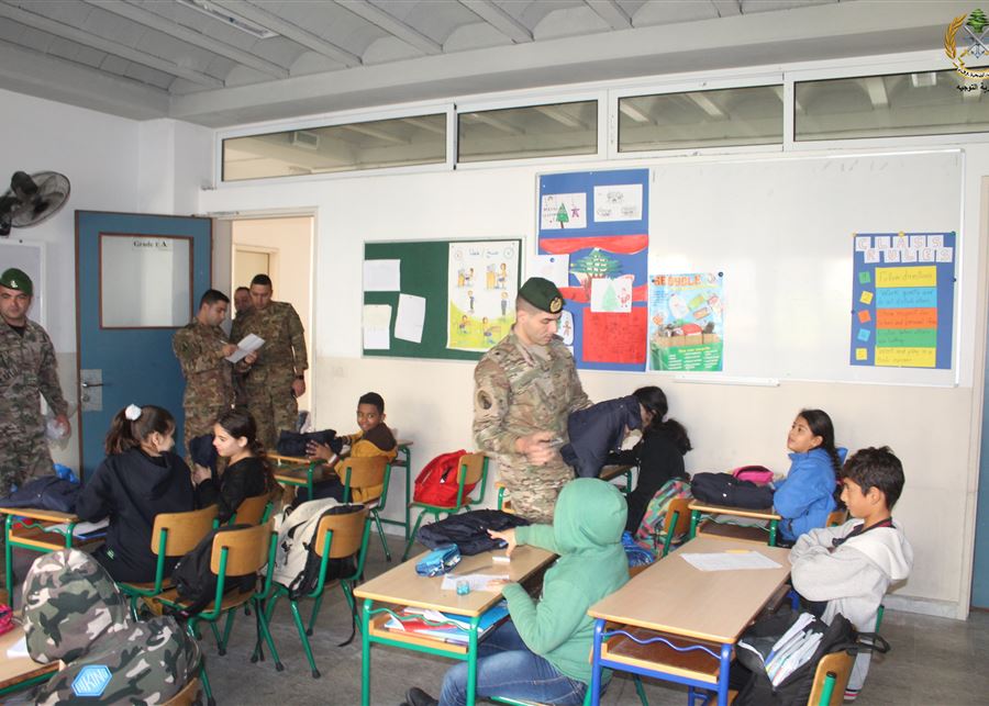 الجيش: توزيع 23000 معطف شتوي على 152 مدرسة رسمية في جميع المناطق  